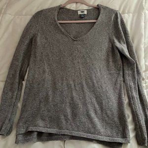 Gray Old Navy sweater